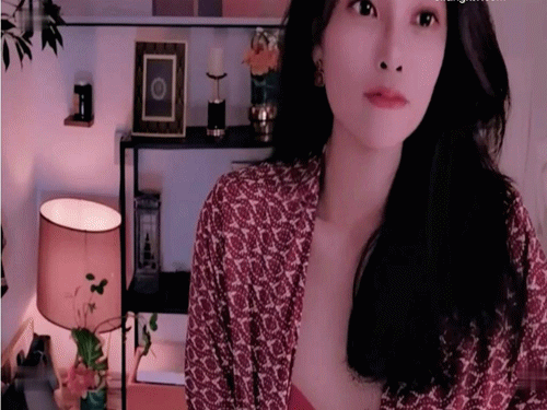 ut-绿豆&莱兒 万人舔屏的紧实骚逼,潮喷湿了地板大片 图 04