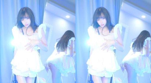 58627-千元定制B站颜值热舞主播极品女神嫩妹【咬一口兔娘ovo】金主私定~流行BGM脱衣裸舞~绝对带感