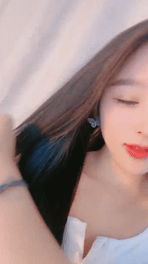 顶级绿播女神回归 清绾 极品美乳蜜桃臀 比网红还要美 图 01