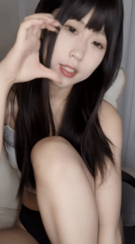 ♆ 萝莉小羊 舞蹈系校花! 裸舞~道具自慰狂插~好骚~好美! 图 01