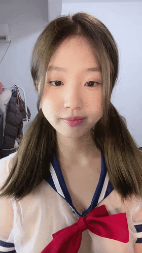 ☸大系舞蹈校花 粉嫩嫩少女 裸舞诱惑~道具狂插~自尝白浆 图 01