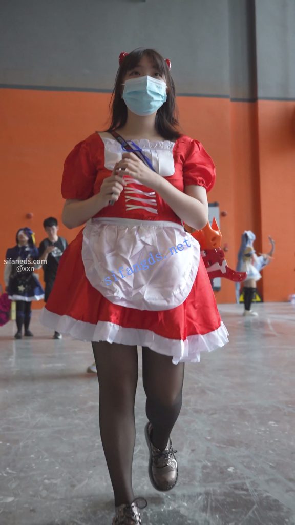 【xxn-327】黑丝女仆小姐姐..撅屁股被拍..内裤夹进屁股缝【1V】【535M】