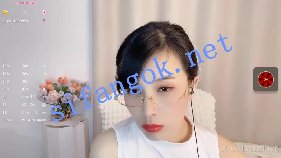 跳蛋塞进嫩穴瞬间湿透 美女大厅大胆开播 Jenny-666 对着屏幕跳蛋自慰大秀 震到喷水尖叫失神! 图 03