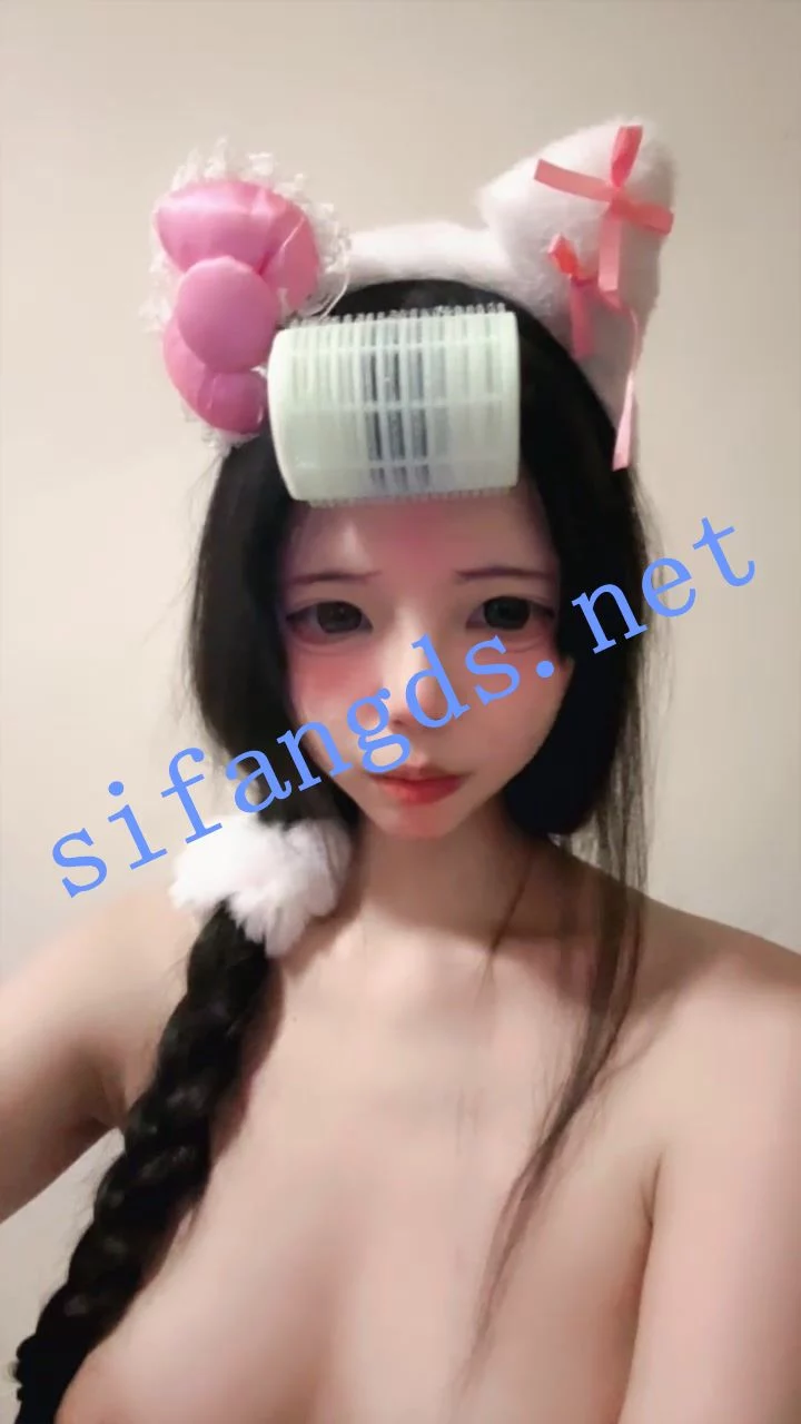 ██强力推荐! 06萝莉天花板 身材无敌完美,巨乳大秀了 图 01