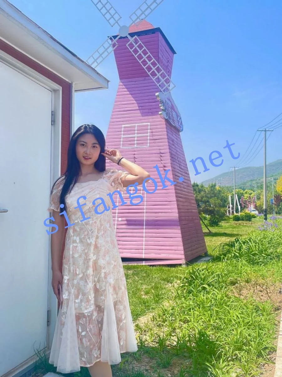 泄密流出 清纯美少女很文静背地里是个很会吃鸡的婊子 图 03