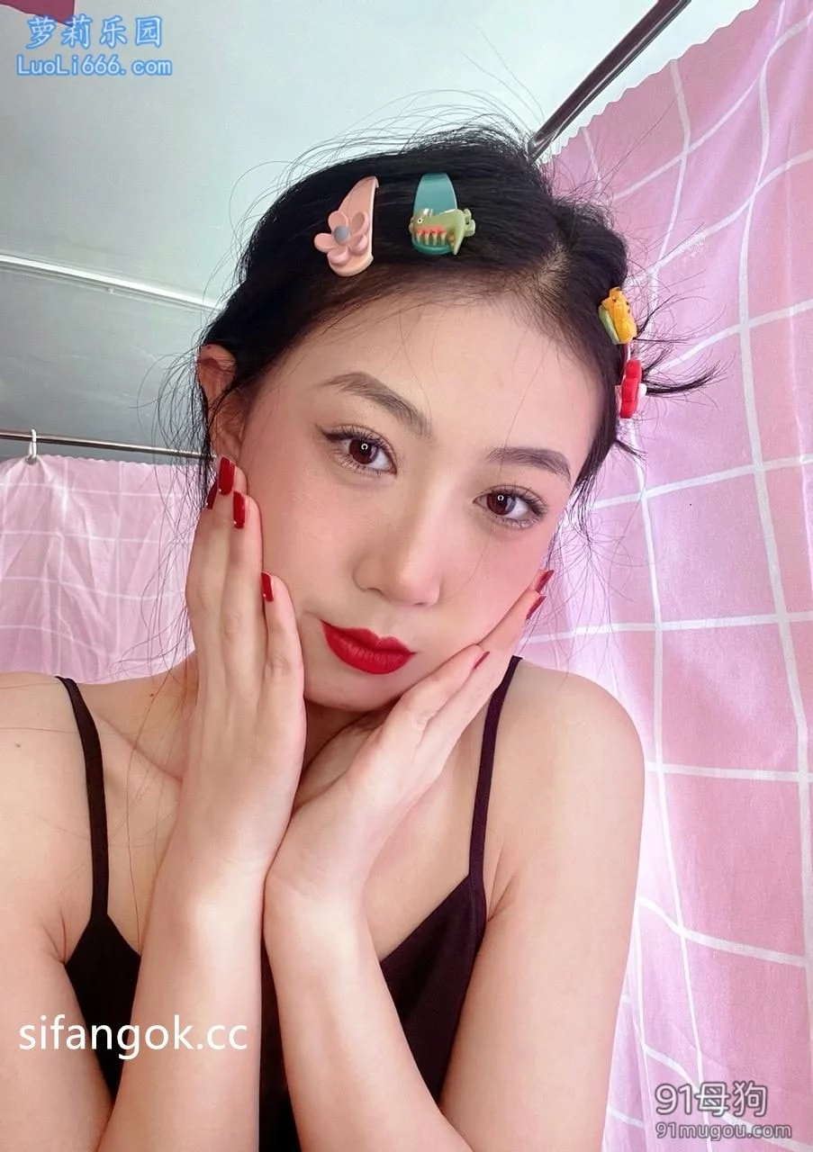 iCould泄密 身材高挑气质白领与单位四眼领导露脸性爱自拍流出 图 01