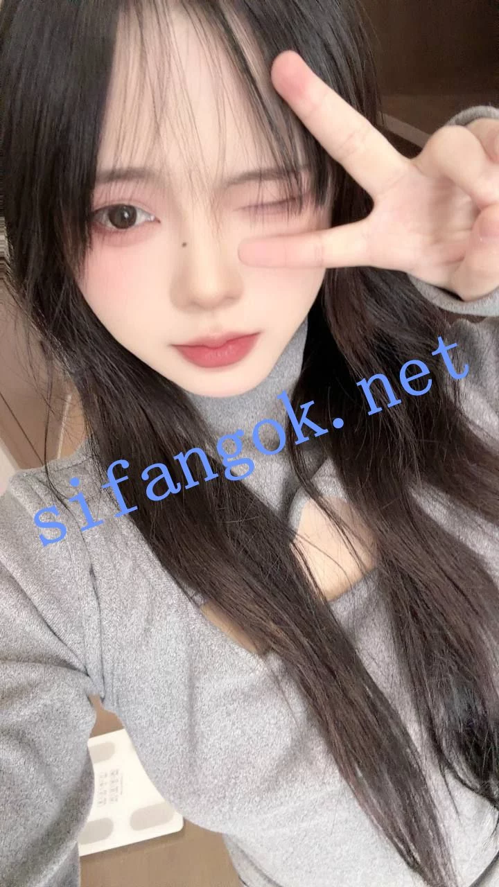 杭州06年童颜巨乳嫩妹【小只】与金主性爱福利